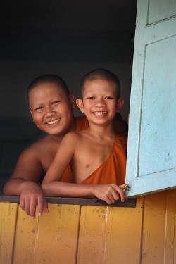 Young Thai Buddhist monks.jpg