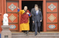 Medvedev-Visits-Buddhis.jpg