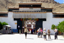 Entrance to Tashilhunpo Monastery.jpg