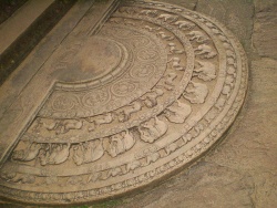 Polonnaruwa sandakada pahana.jpg