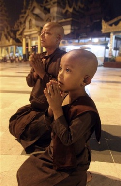 BuddhistggNuns.jpg
