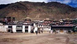 Tashilhunpo Monastery, Shigatse.JPG