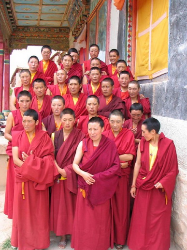File:Nuns2vvxsz.jpg