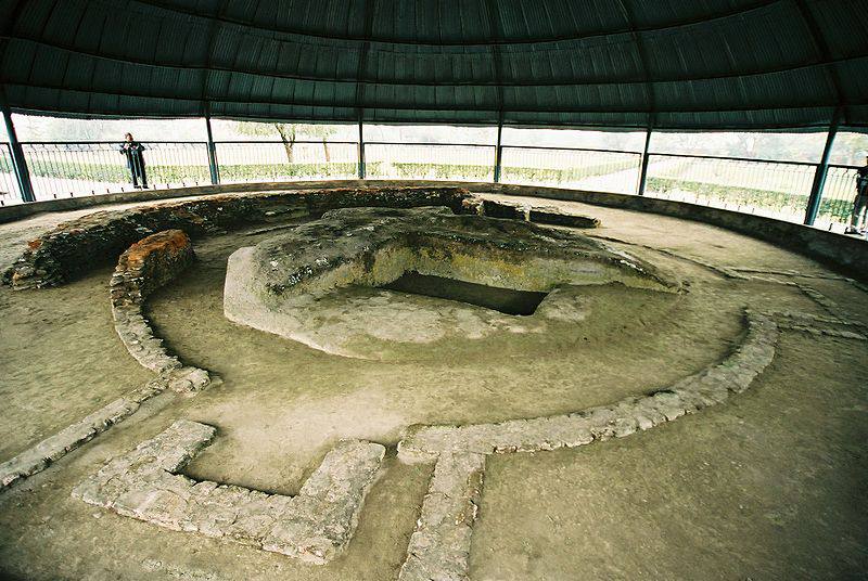 File:Buddha's ashes Stupa, Vaishali, Bihar.jpg