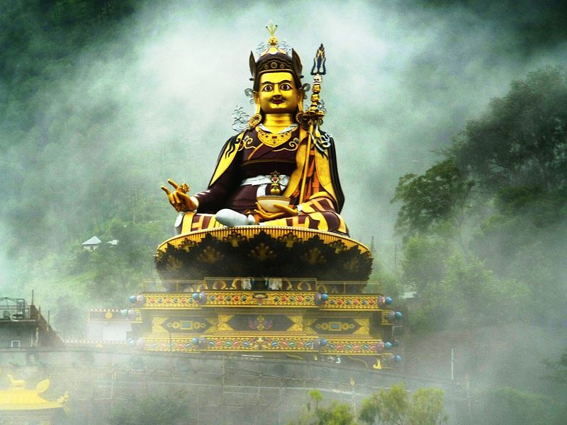File:Guru Rinpoche in mist 2.jpg