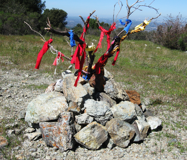 File:Oboo-Ovoo-shrine.jpg