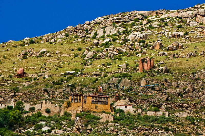 File:Sera Monastery3.jpg