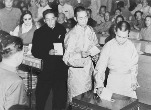 File:Dalai-lama-voting.jpg