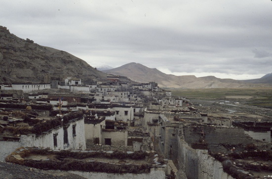 File:Sakya village.jpg