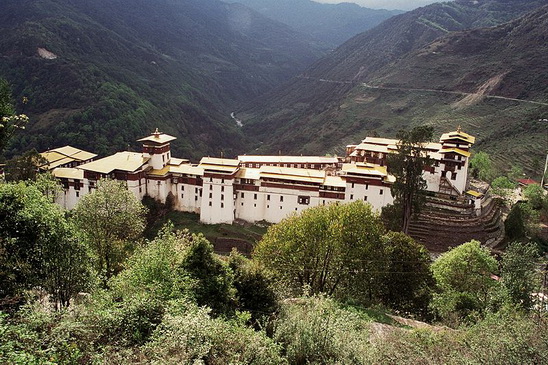 File:TrongsaDzong.jpg