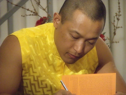 File:Sakyong (2).jpg