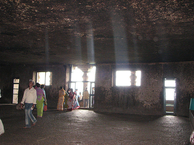 File:Lenyadri interior.jpg