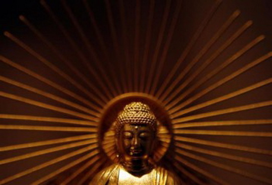 File:Gold-buddha-3.jpg