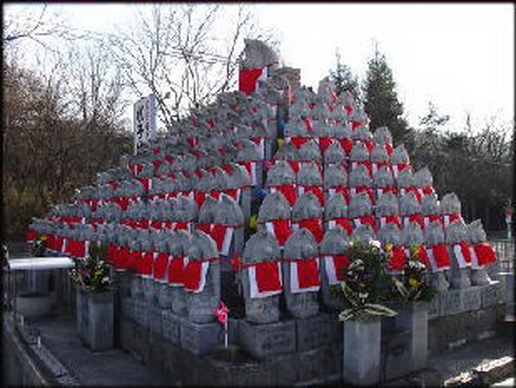 File:Jizo statues0.jpg