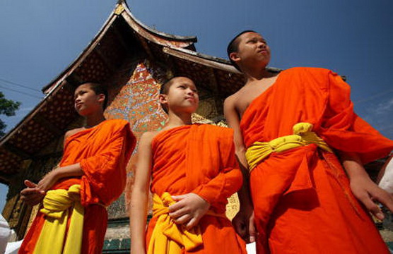 File:Laosmonks.jpg