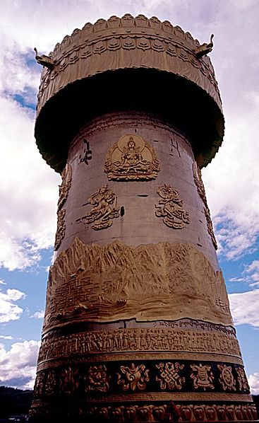 File:Zhongdian-rueda-oracion-c01.jpg