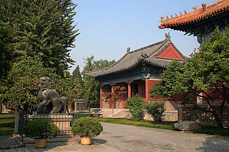File:Mount tai dai temple 2006 09.jpg