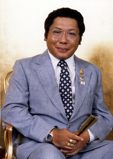File:Chögyam Trungpa142.jpg