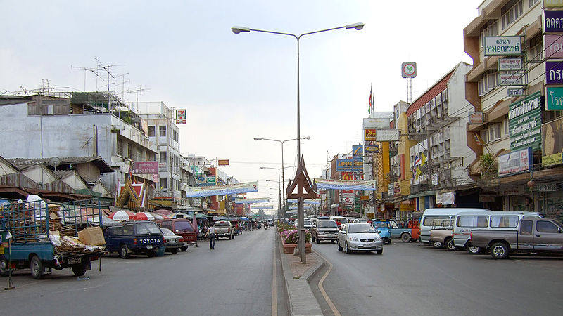 File:Naresuan-Road-Ayutthaya.jpg