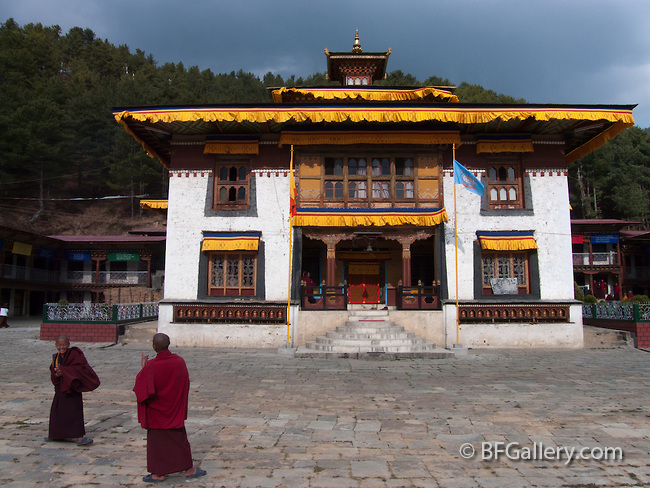 File:Lhodrakarchu Monastery.jpg