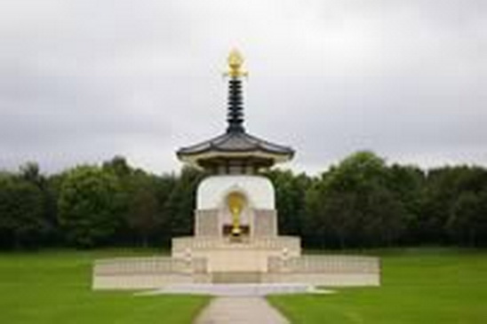 File:Mkpeacepagoda s.jpg