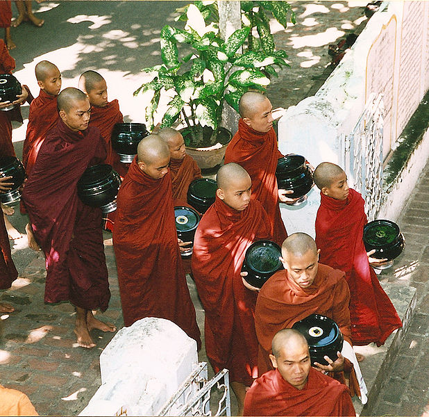File:Mahagandhayon Monastic Institution, Amarapura, Myanmar.jpg