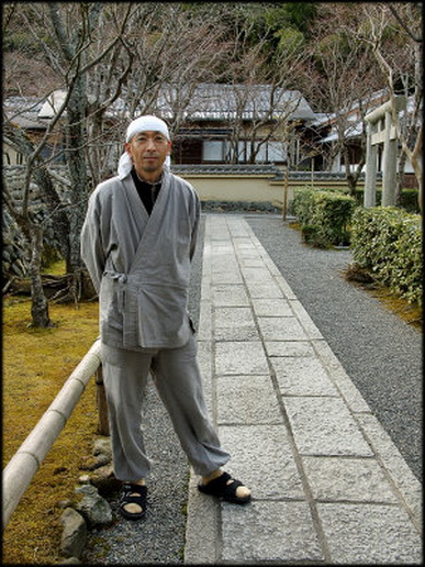 File:Buddhist preies.jpg