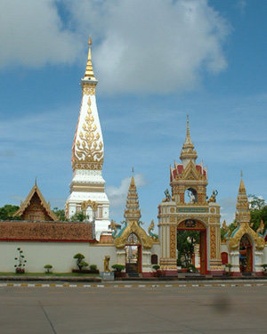 File:Wat Phra That Phanom.jpg