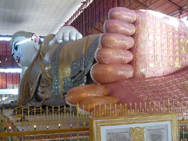 File:BuddhaFeet6.jpg