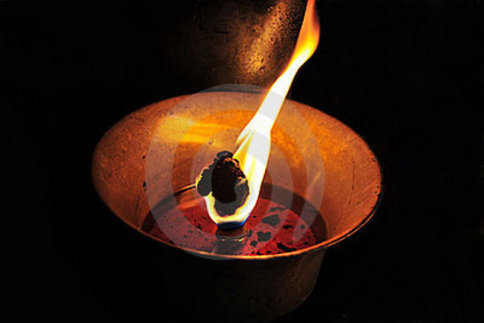 File:Buddhist-lamp.jpg