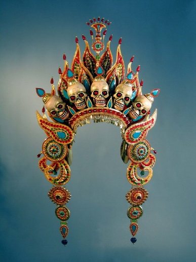 File:Filigree-crown2.jpg