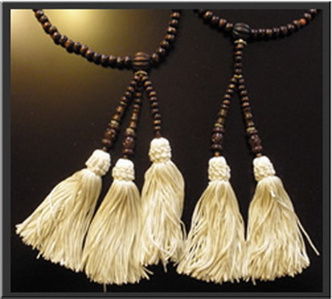 File:Off-white 5 tassels.jpg