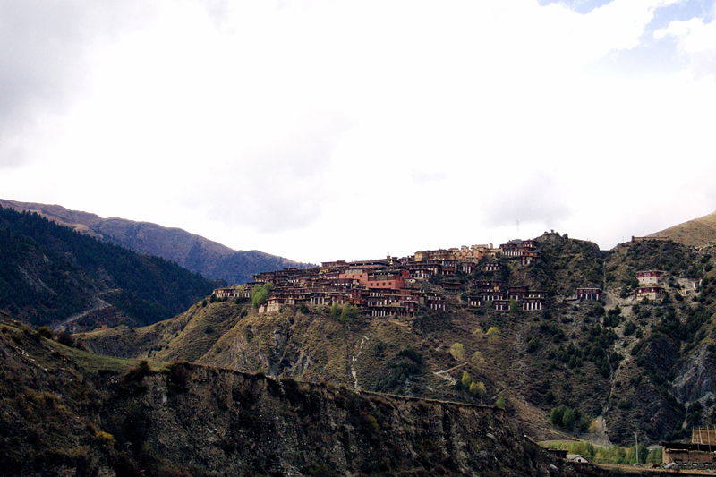 File:800px-Dzongsar Monastery 01.jpg