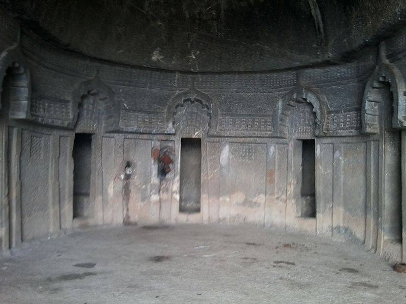 File:Vihara Lobby , Bedse Caves.jpg