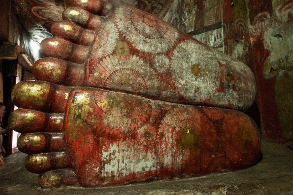 File:BuddhaFeet2.jpg