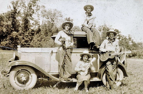 File:Hillbilly-hoe.jpg