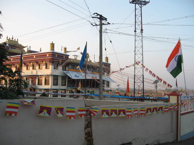 File:Sera Bylakuppe.jpg