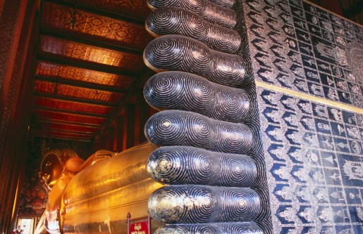 File:BuddhaFeet9.jpg