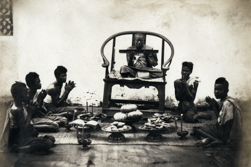 File:Monk chants paritta to Siamese women.gif