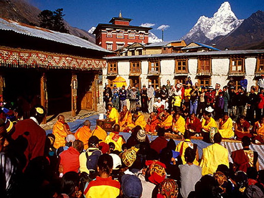 File:Mani Rimdu Fes.jpg