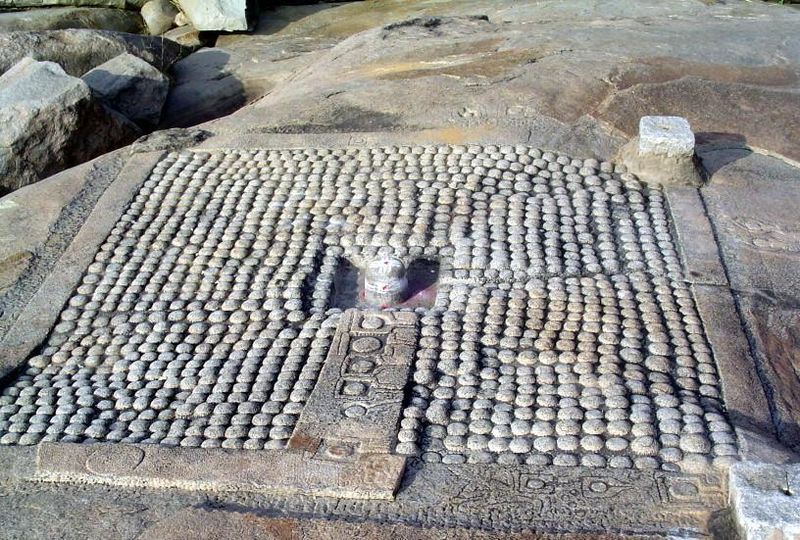 File:Hampi lingas.jpg