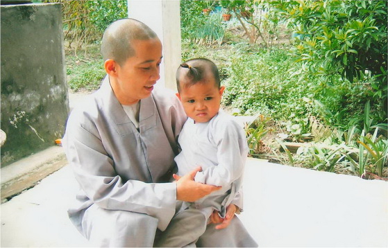 File:B VietnaxNun.jpg
