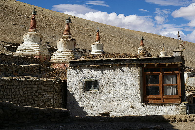 File:Chortens in Korzok.jpg
