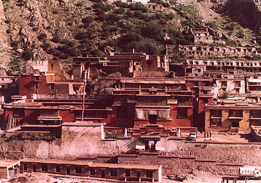 File:Tsurphu Monastery14.jpg