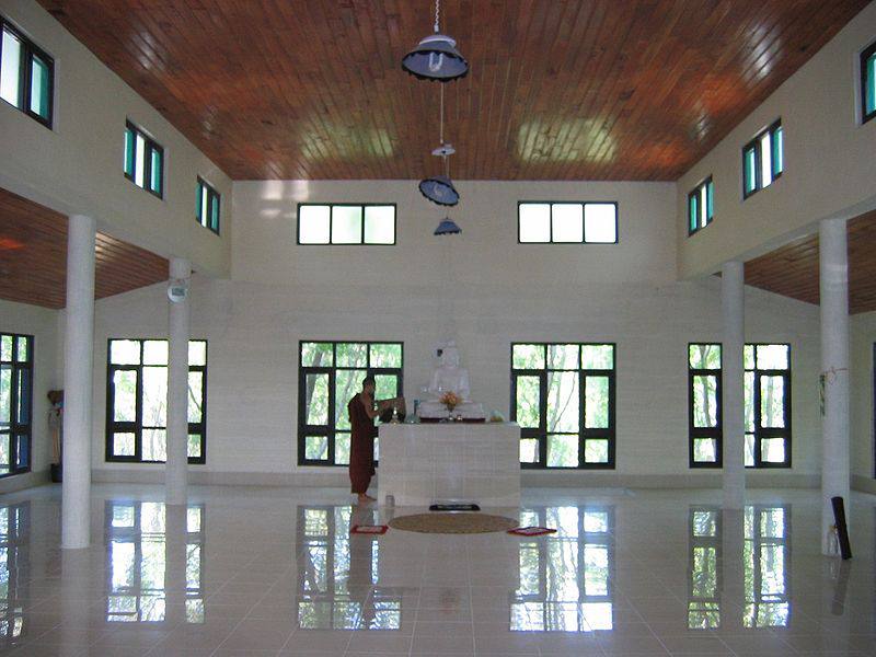 File:800px-Na uyana aranya meditation hall.jpg