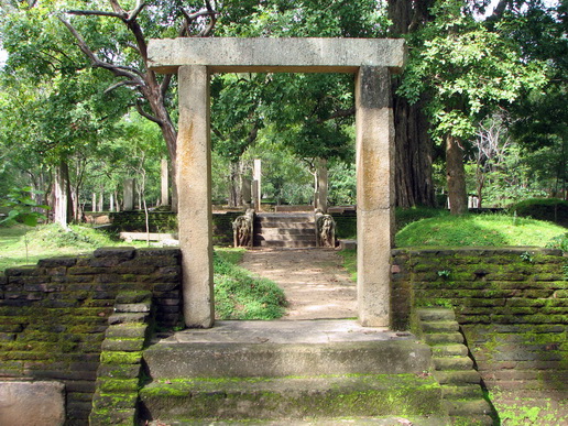 File:Anuradhapura 0125.jpg