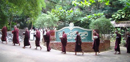 File:Mahamevnawa-pawidi pin kama.jpg