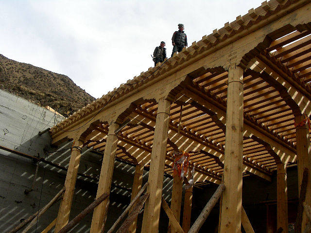 File:New building at Dzongsar April 2010.jpg