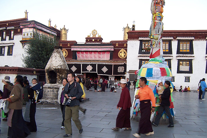 File:Jokhang03.jpg