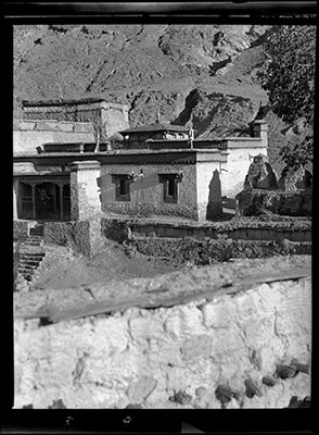 File:The Tadrin temple at Tsi Nesar.jpg